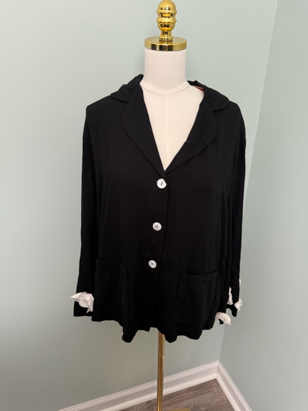 NWT Sleeper Black Lounge Pajama Top Rose Cuffs Large Luxury Party Wear